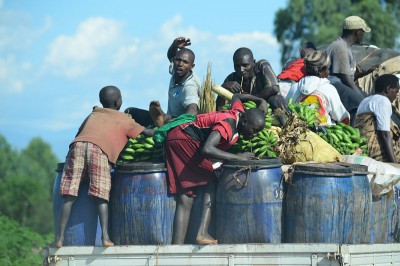 LKW mit Bananenbier; Burundi